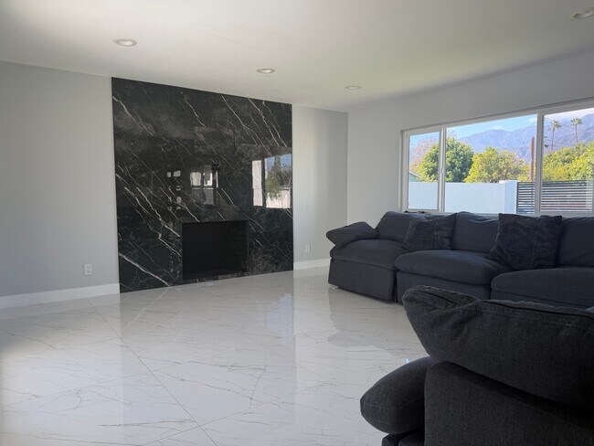 Building Photo - 2516 Fernley Dr