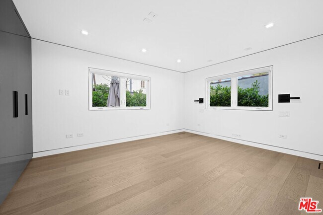 Building Photo - 1211 S Sherbourne Dr