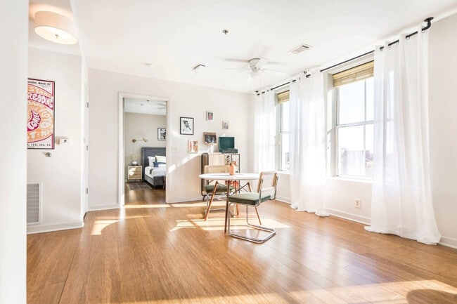 Building Photo - 401 Cherry St