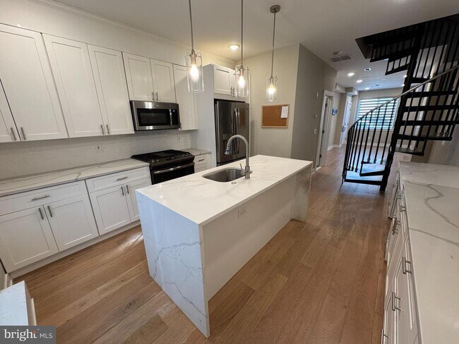 Primary Photo - 1325 N Marston St