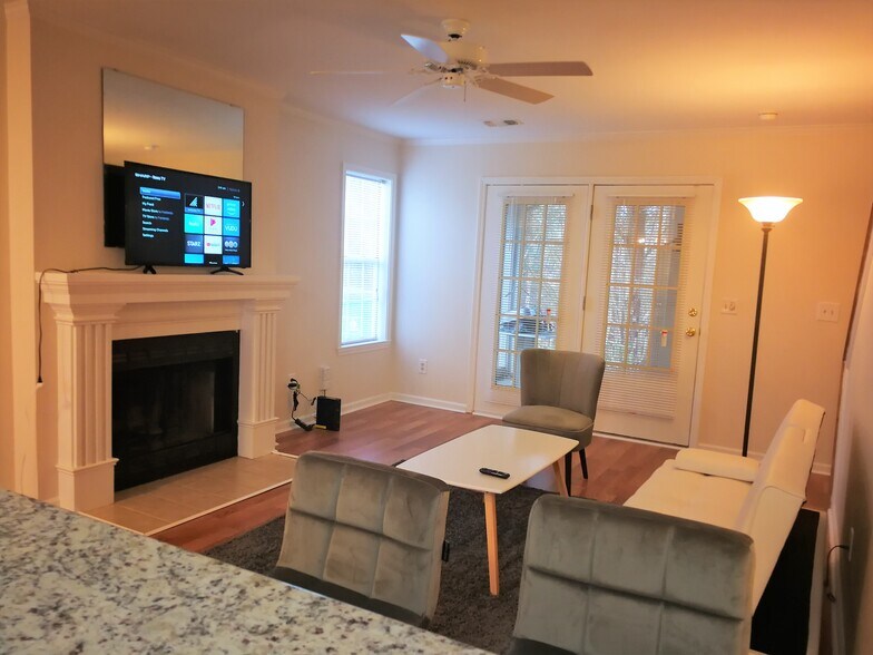 Living - 6728 Bevington Ridge Rd