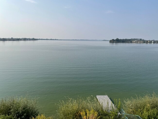 Building Photo - Sunset Shores - Condo For Rent