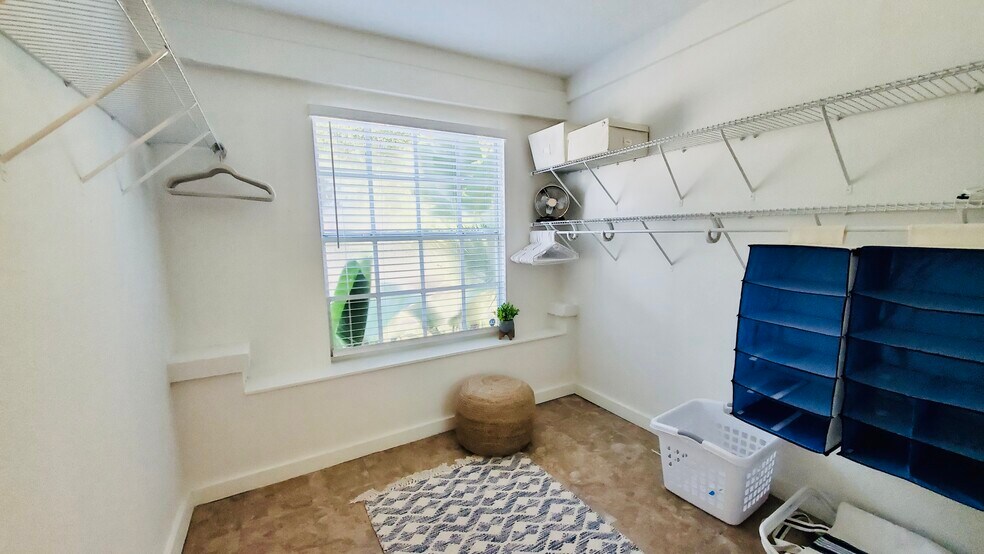 Building Photo - 2821 6th Ave N