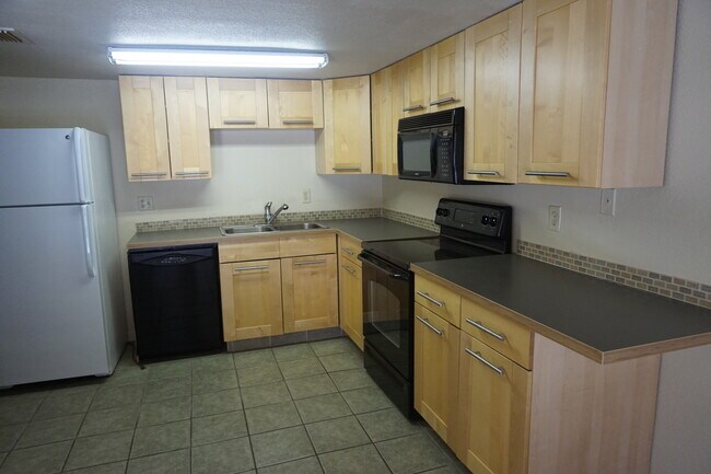 Building Photo - 2 Bedroom Condo in Great South Phoenix Location!