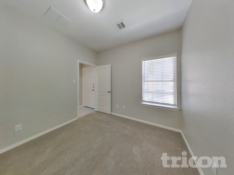 Building Photo - 20010 Northpark Oak Ln