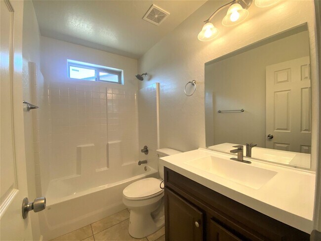 Building Photo - 6130 N Buckboard Dr