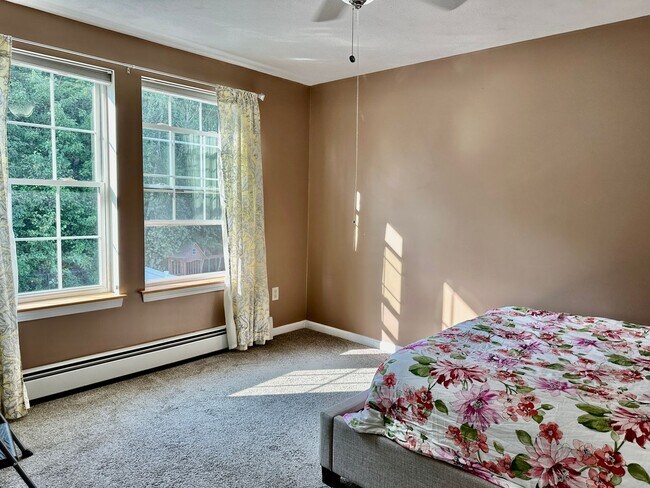 Building Photo - 39 Merganser St