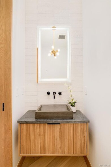 Building Photo - 332 Steele St