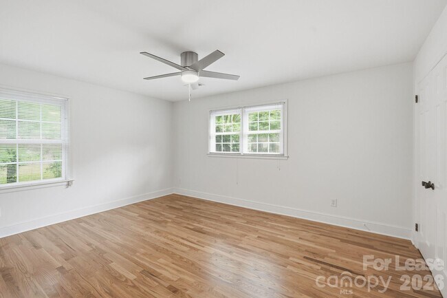 Building Photo - 926 Shady Bluff Dr