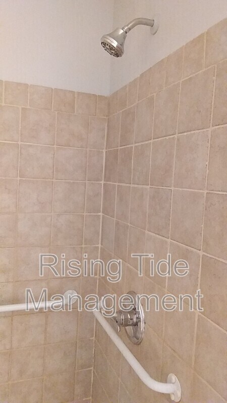 Building Photo - 948 Hickory Dr