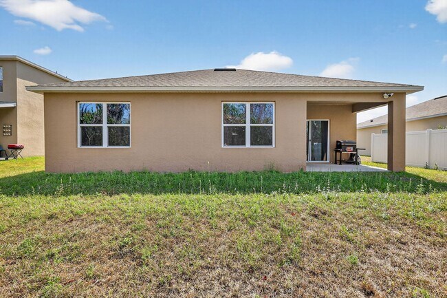 Building Photo - Available Now in Tavares | 2023 Built 4BR/2BA Home with 2-Car Garage