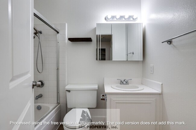 Building Photo - Welcome to this charming two-story home located in the vibrant Huntington Beach