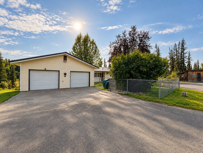 Building Photo - 35920 Dawn Dr