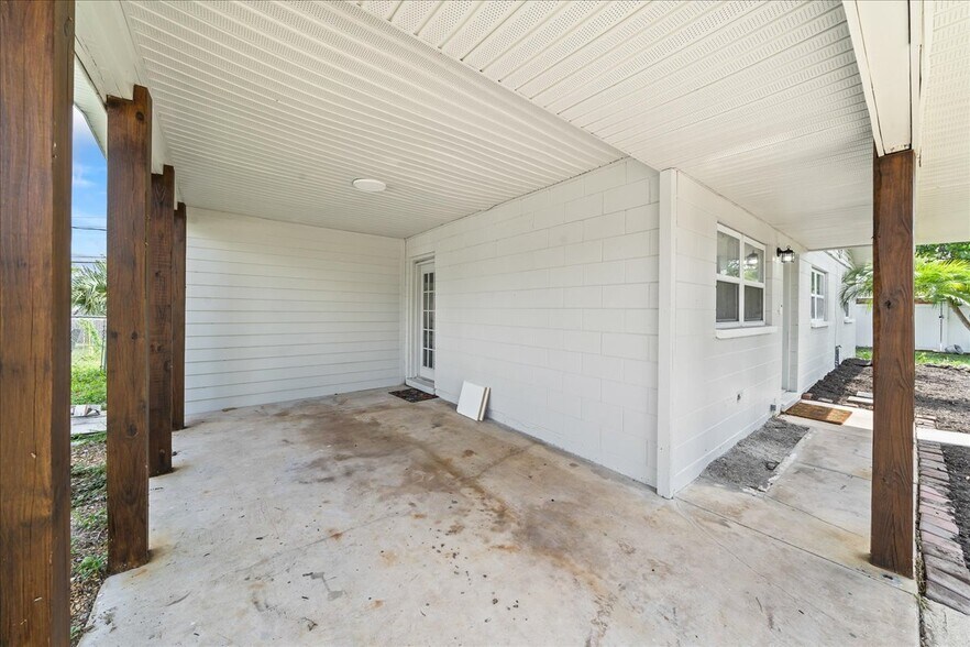 Building Photo - 1610 Glen Haven Dr