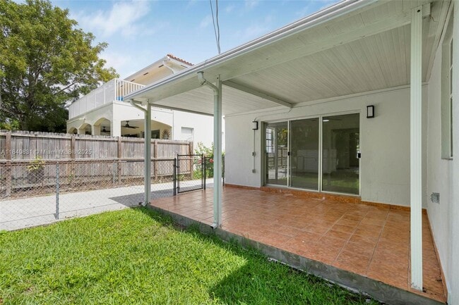 Building Photo - 2360 SW 11th Terrace