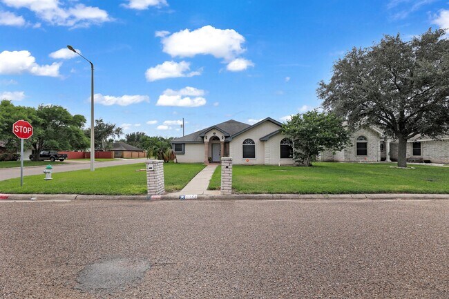 Building Photo - 5221 Tallow Ct