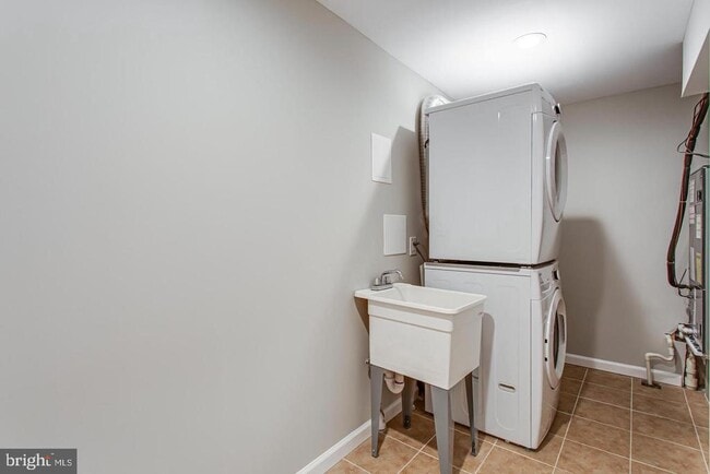 Building Photo - 1619 10th St S