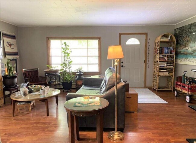 Building Photo - 210 S Bird St