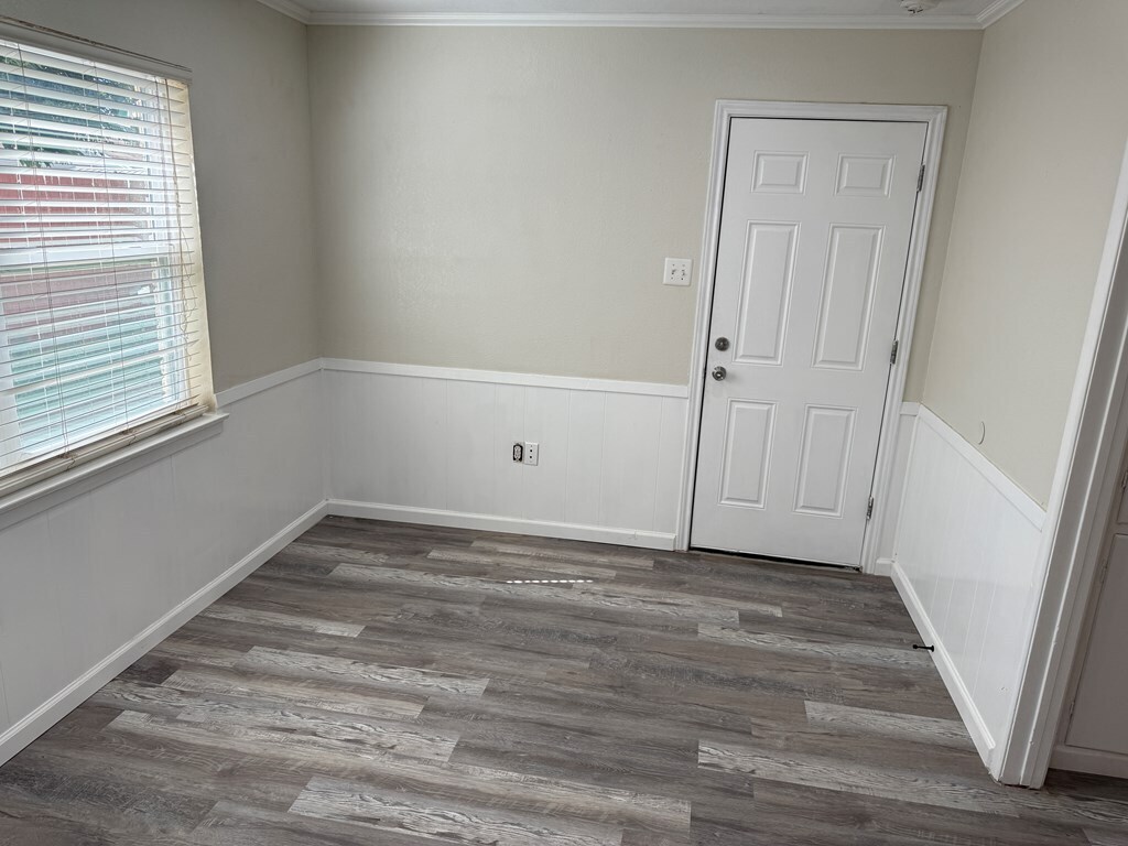 Building Photo - 3821 E Everglade Ave