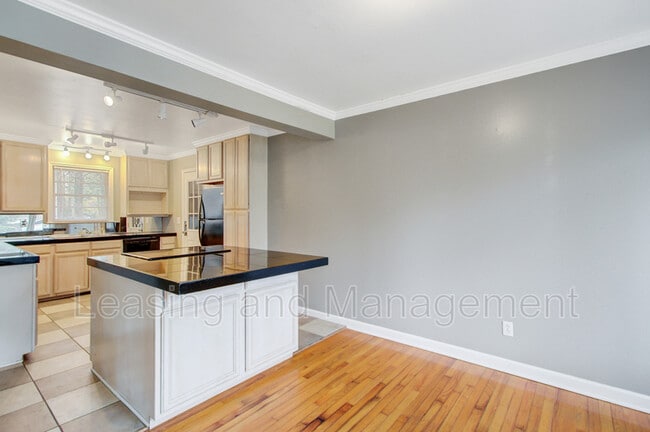 Building Photo - 408 Cleveland St