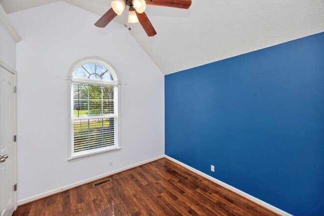 Building Photo - 197 Red Jacket Trce