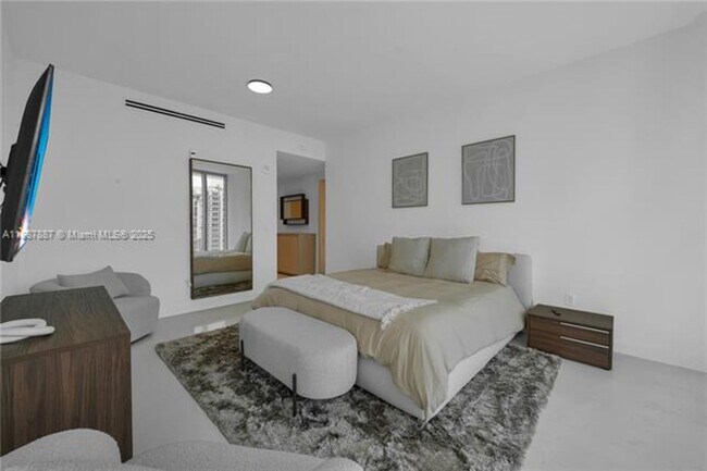 Building Photo - 300 Biscayne Blvd Way