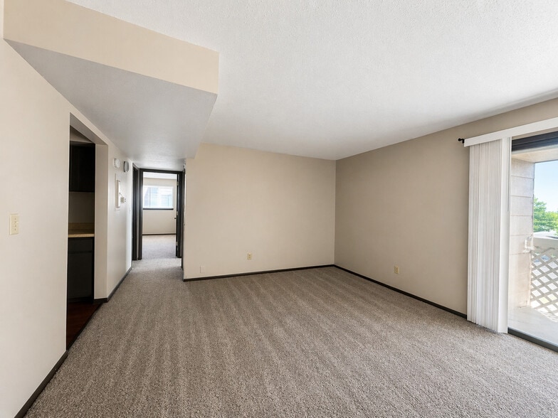 1BR, 1BA-760SF - Village Park at Cedarbrooke