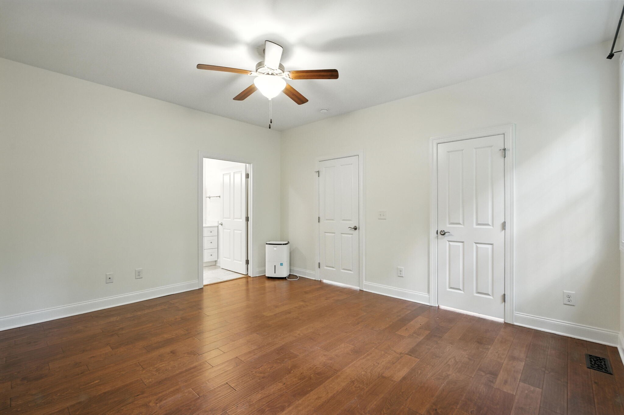 Building Photo - 1541 Louisiana Ln