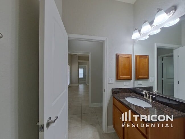 Building Photo - 14511 Dunrobin Dr
