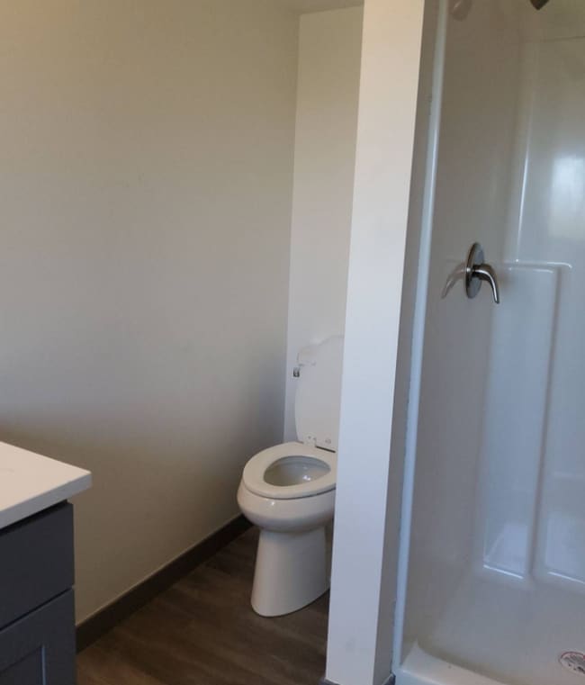 Building Photo - 1611 Lakeway Dr