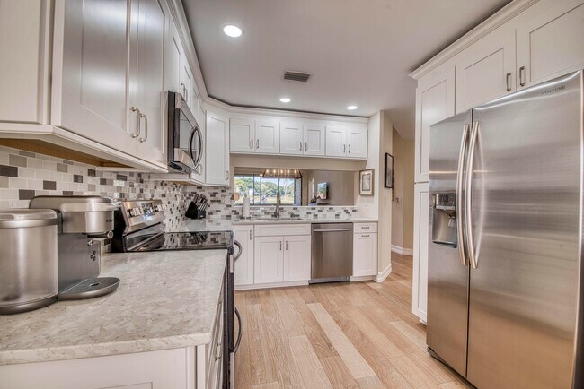 Building Photo - 779 Windermere Way