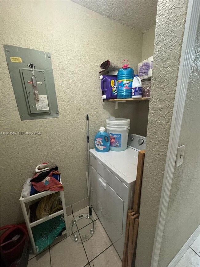 Building Photo - 1750 SW 137th Ct