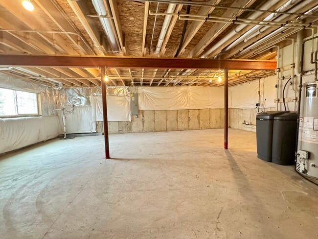 Building Photo - 15030 W Cyrus Dr