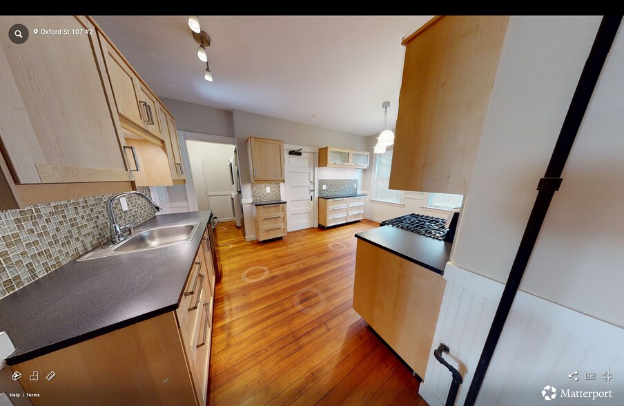 Building Photo - 107 Oxford St