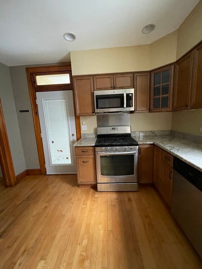 Building Photo - 3227 N Albany Ave