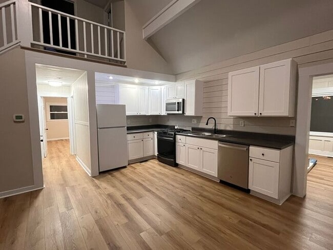 Building Photo - 2135 Turnpike Rd