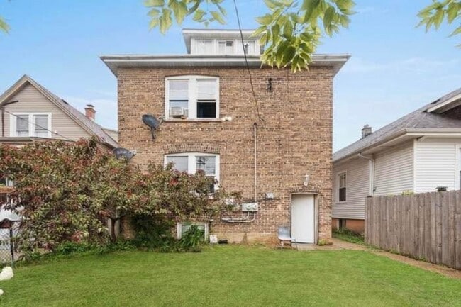 Building Photo - 6918 S Talman Ave