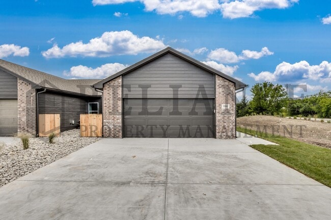 Building Photo - 4936 N Vassar Ave