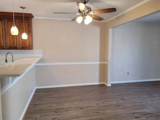 Building Photo - 305 Seeman Ct