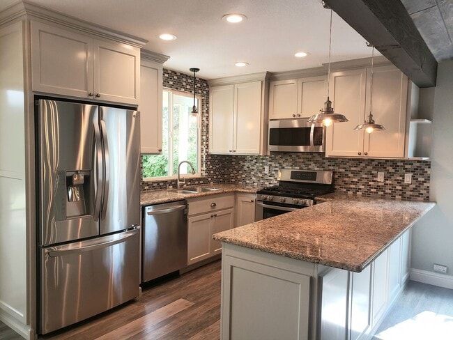 Building Photo - Beautifully Updated Single Level