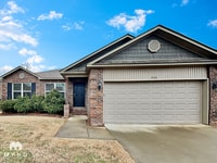 Building Photo - 940 Pinehurst Loop