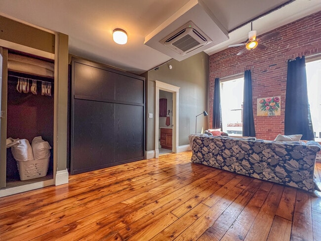 Building Photo - 1175 Iowa St