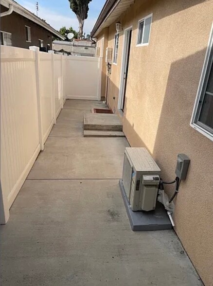 Building Photo - 1529 Mohawk St