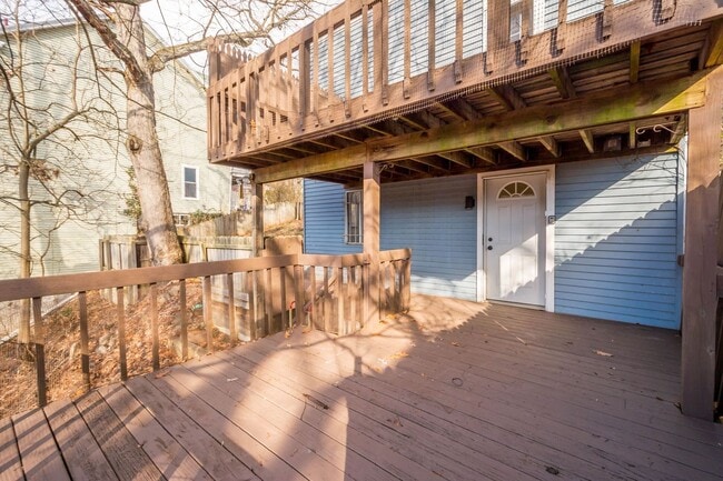 Building Photo - 1653 Suburban Ave