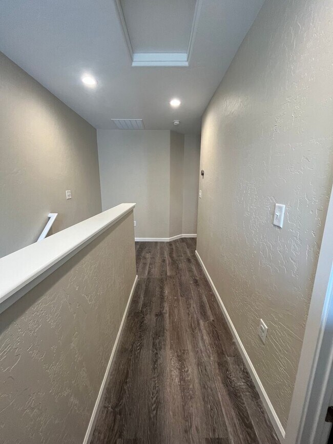 Building Photo - 3-Bed Home with Garage & Fenced Yard in Pr...