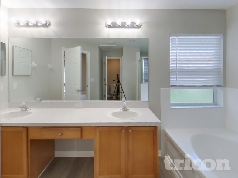 Building Photo - 4401 Reynolds Ridge Ct