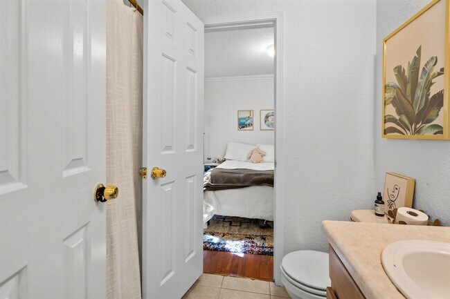 Building Photo - 114 Cedar St