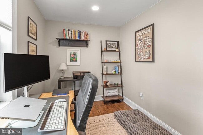 Building Photo - 239 E Thompson St