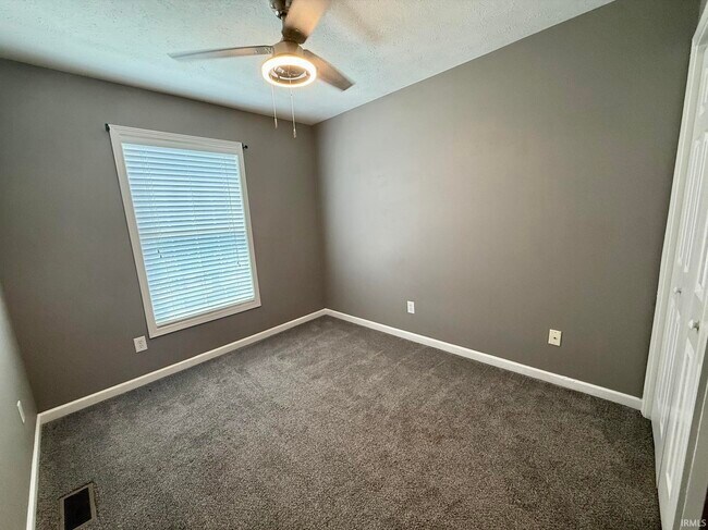 Building Photo - 3360 S Oaklawn Cir