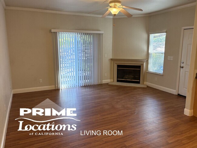 Building Photo - Best value 3 bedroom condo with attached garage